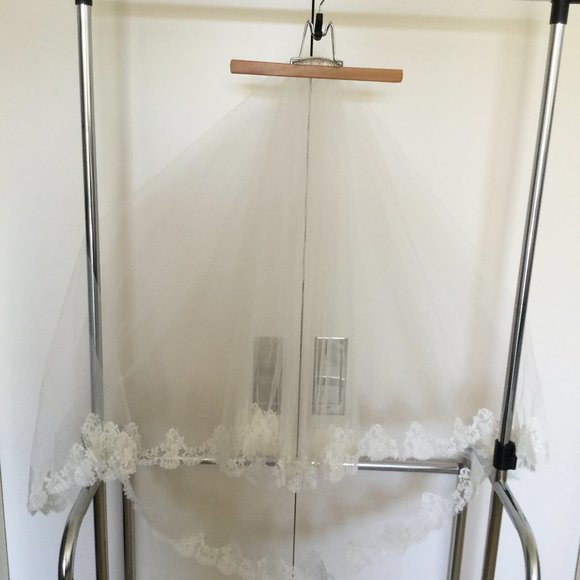 Nina 'Duchess' Wedding Veil - Picture 4 of 6